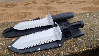 digging tool for metal detecting a handheld digging tool for metal detecting