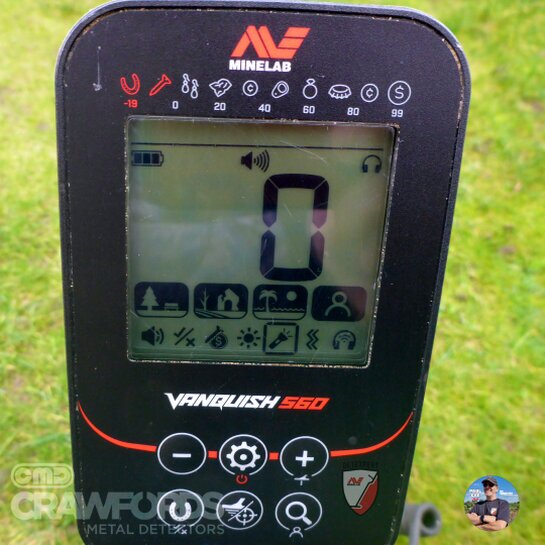 Minelab Vanquish 60 series front torch, how to turn it on and off
